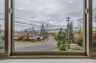 390 Morton St, Ashland, OR 97520 - Photo 9