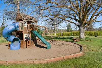 649 Pleasant Valley Road, Merlin, OR 97532 - Photo 17