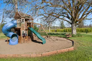 649 Pleasant Valley Rd, Merlin, OR 97532 - Photo 17