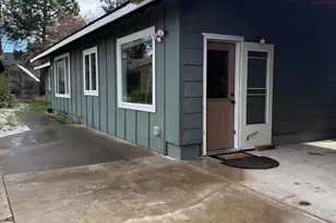 1649 NE Lesley Pl, Bend, OR 97701 - Photo 3