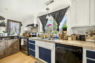 1702 SW Bridge St, Grants Pass, OR 97526 - Photo 19