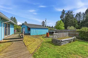 105 W 17th Pl, Coquille, OR 97423 - Photo 13