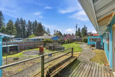 105 W 17th Place, Coquille, OR 97423 - Photo 11