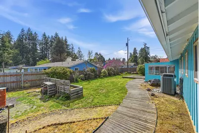 105 W 17th Place, Coquille, OR 97423 - Photo 15