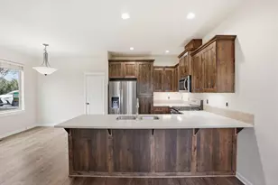 3249 SW 28th St, Redmond, OR 97756 - Photo 9