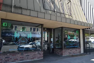 424 NW 6th Street, Grants Pass, OR 97526 - Photo 1