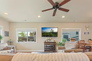 625 Cherry St, Central Point, OR 97502 - Photo 7