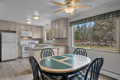 807 E Desperado Trail # 101, Sisters, OR 97759 - Photo 25