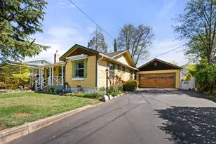 1427 NW Washington Blvd, Grants Pass, OR 97526 - Photo 3