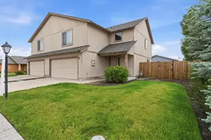 901 SE Kierra Pl, Madras, OR 97741 - Photo 1