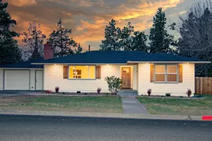 755 NW Canyon Dr, Redmond, OR 97756 - Photo 1