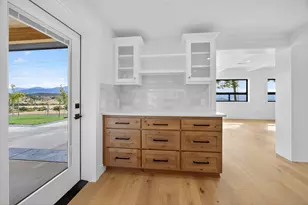 4691 Cherry Ln, Medford, OR 97504 - Photo 19