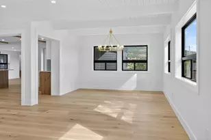 4691 Cherry Ln, Medford, OR 97504 - Photo 15