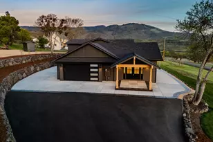 4691 Cherry Ln, Medford, OR 97504 - Photo 3