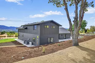 4691 Cherry Ln, Medford, OR 97504 - Photo 25