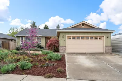 850 Forest Glen Drive, Central Point, OR 97502 - Photo 1