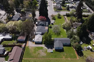 1290 Fruitdale Dr, Grants Pass, OR 97527 - Photo 3