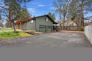 365 SE 5th St, Bend, OR 97702 - Photo 3