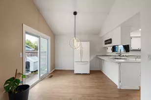 317 Highland Dr, Medford, OR 97504 - Photo 9