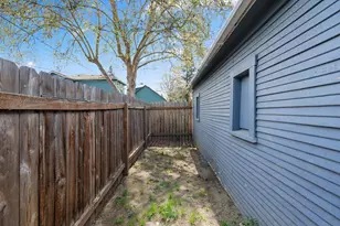 1051 W 11th St, Medford, OR 97501 - Photo 13