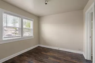 1051 W 11th St, Medford, OR 97501 - Photo 7