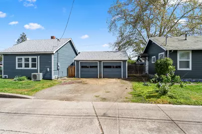 1051 W 11th Street, Medford, OR 97501 - Photo 15