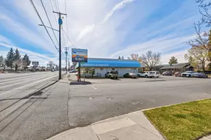 407 SE 3rd St, Bend, OR 97702 - Photo 1