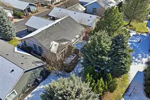 1045 W Collier Glacier Dr, Sisters, OR 97759 - Photo 29
