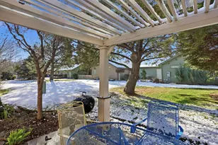 1045 W Collier Glacier Dr, Sisters, OR 97759 - Photo 29