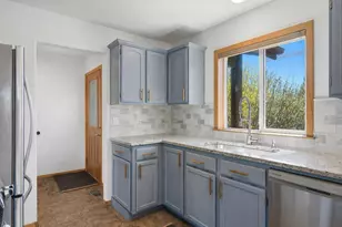 20784 Arago Cir, Bend, OR 97703 - Photo 5