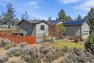 20784 Arago Cir, Bend, OR 97703 - Photo 3