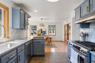 20784 Arago Cir, Bend, OR 97703 - Photo 9