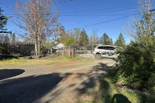 6009 Harris Rd, Central Point, OR 97502 - Photo 3