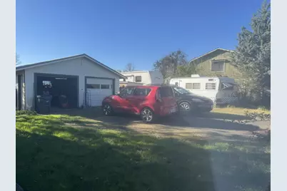 6009 Harris Road, Central Point, OR 97502 - Photo 5