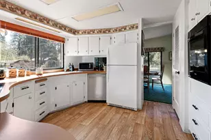 20061 Glen Vista Rd, Bend, OR 97703 - Photo 5