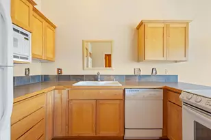 566 W Jefferson Ave, Sisters, OR 97759 - Photo 9