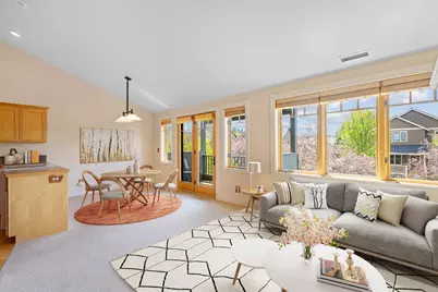 566 W Jefferson Avenue, Sisters, OR 97759 - Photo 3