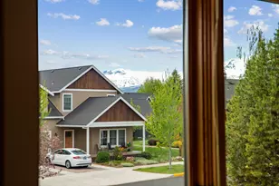 566 W Jefferson Ave, Sisters, OR 97759 - Photo 5