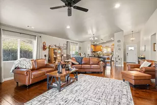 2271 Smokethorn Way, Medford, OR 97504 - Photo 11