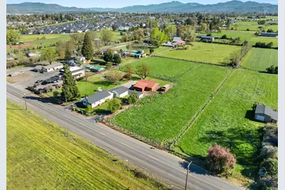 2653 Scenic Avenue, Central Point, OR 97502 - Photo 29