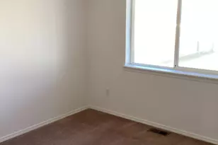 2046 NW 8th St, Redmond, OR 97756 - Photo 11