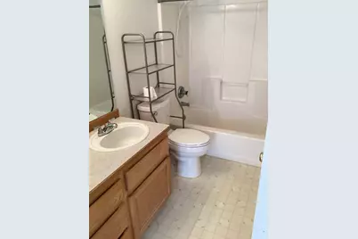 2046 NW 8th Street, Redmond, OR 97756 - Photo 9