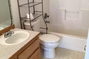 2046 NW 8th St, Redmond, OR 97756 - Photo 9