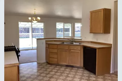 2046 NW 8th Street, Redmond, OR 97756 - Photo 5