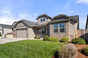 1615 Pearl Eye Ln, Medford, OR 97504 - Photo 3