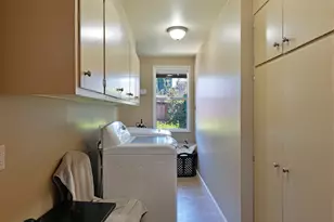 2424 Pembroke Cir, Medford, OR 97504 - Photo 15