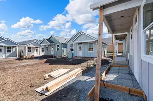 208 Gangnes Dr, Talent, OR 97540 - Photo 9