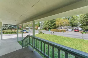 401 Bayard Dr, Grants Pass, OR 97527 - Photo 5