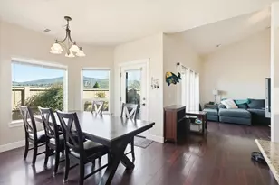 729 Amhurst Way, Medford, OR 97504 - Photo 9