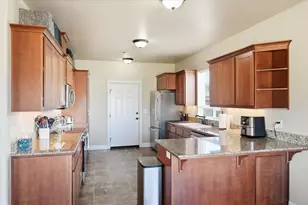 729 Amhurst Way, Medford, OR 97504 - Photo 11